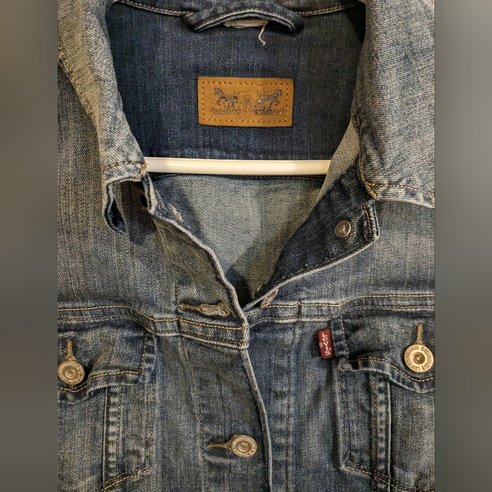 LEVI'S Jean Jacket - Picture 2 of 4